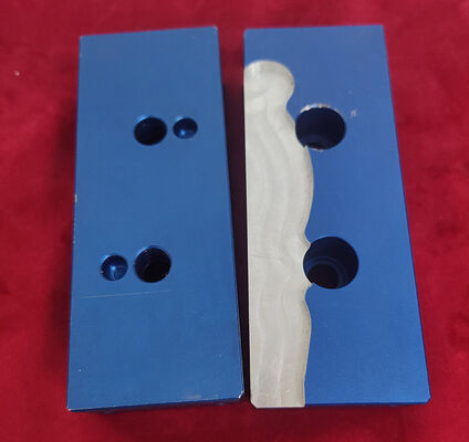 Укрепление оси из отвержденной стали с силой блокировки 18KN и точностью повторения 0,005 мм для станковой обработки