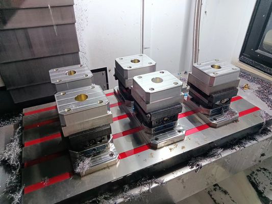 Ручная ширина тела струбцины тисков 130мм собственной личности вращающегося стола ЧПУ центрируя