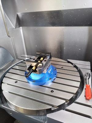 Высокоточный самоцентрирующийся тиски и 4-х осевая ручная оснастка для 5-осевой обработки на станках с ЧПУ серии 96